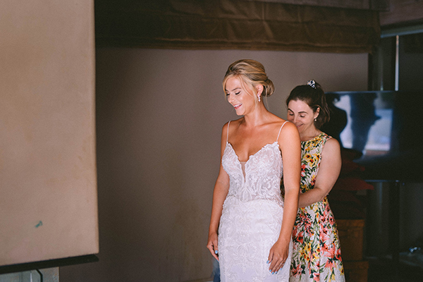 modern-summer-wedding-athens-fuchsia-bougainvillea-elegant-details_09x