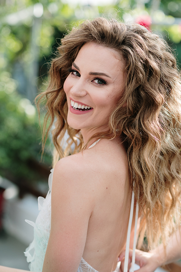 modern-wedding-athens-colorful-details_17