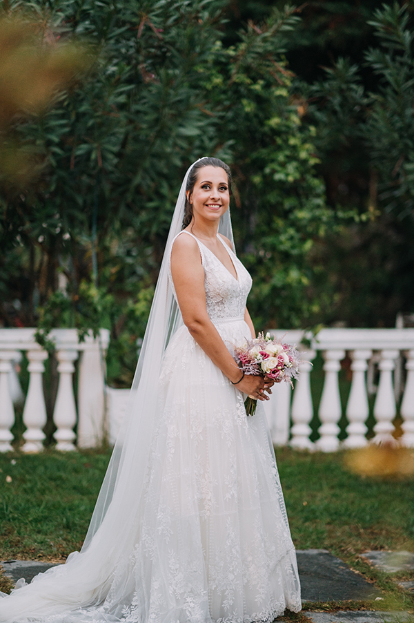 romantic-fall-wedding-drama-pink-white-hues_05