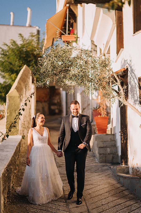 romantic-fall-wedding-drama-pink-white-hues_33x