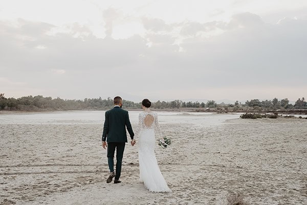 rustic-fall-wedding-leykara-happy-snapshots_04x