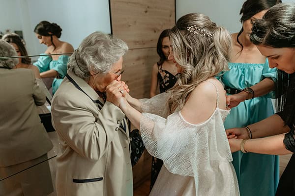 spring-wedding-katerini-olives-white-flowers_09