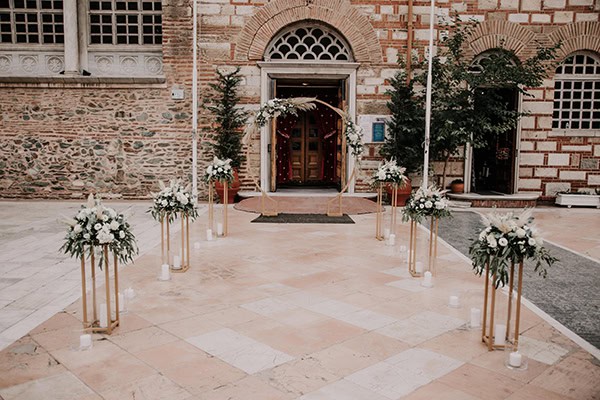 summer-wedding-thessaloniki-white-flowers-gold-accents_24