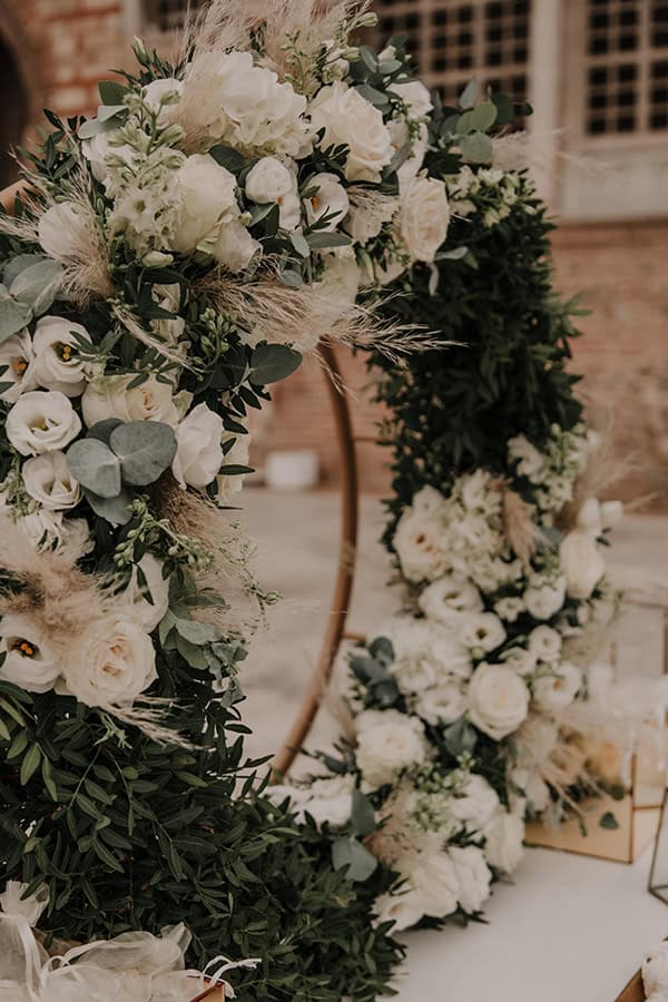 summer-wedding-thessaloniki-white-flowers-gold-accents_28