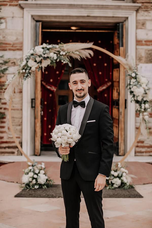 summer-wedding-thessaloniki-white-flowers-gold-accents_31x