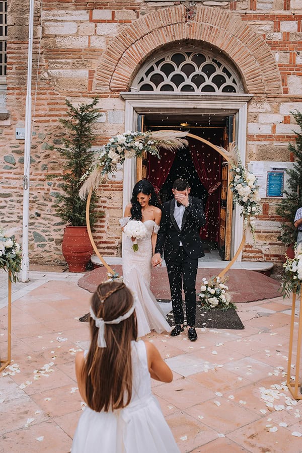 summer-wedding-thessaloniki-white-flowers-gold-accents_35