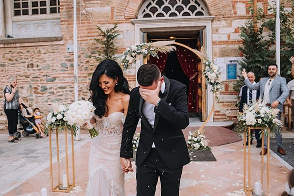 summer-wedding-thessaloniki-white-flowers-gold-accents_37