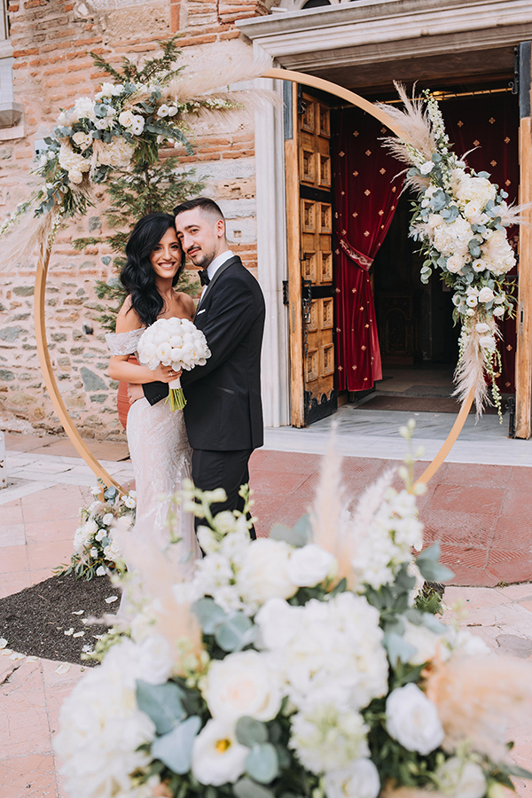 summer-wedding-thessaloniki-white-flowers-gold-accents_40