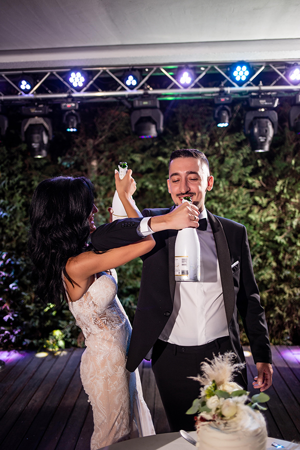 summer-wedding-thessaloniki-white-flowers-gold-accents_45