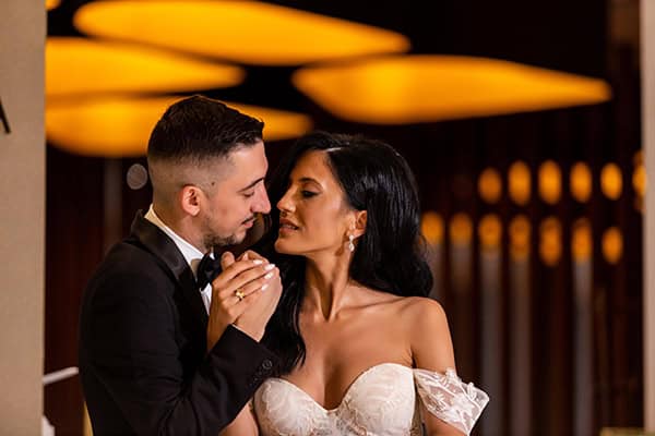 summer-wedding-thessaloniki-white-flowers-gold-accents_45x