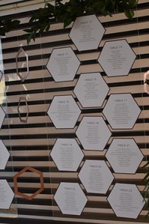 Table arrangment σε glass και μοντέρνα σχήματα ρόμβων Table arrangment σε glass και μοντέρνα σχήματα ρόμβων