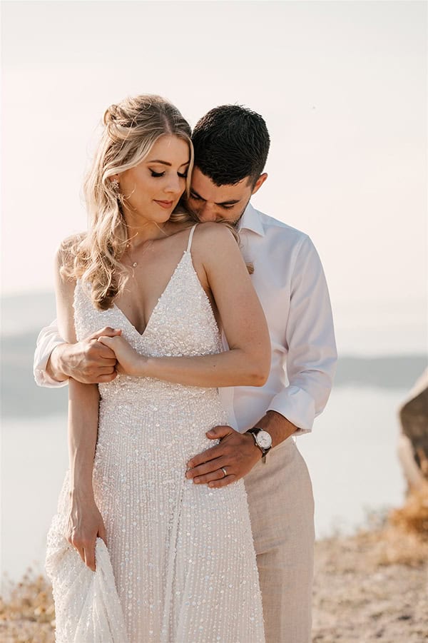 utterly-romantic-destination-wedding-santorini-white-roses-elegant-details_05