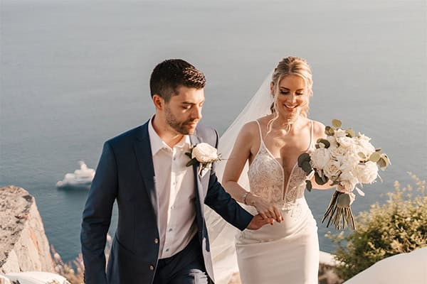 utterly-romantic-destination-wedding-santorini-white-roses-elegant-details_23