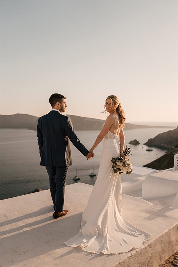 utterly-romantic-destination-wedding-santorini-white-roses-elegant-details_27