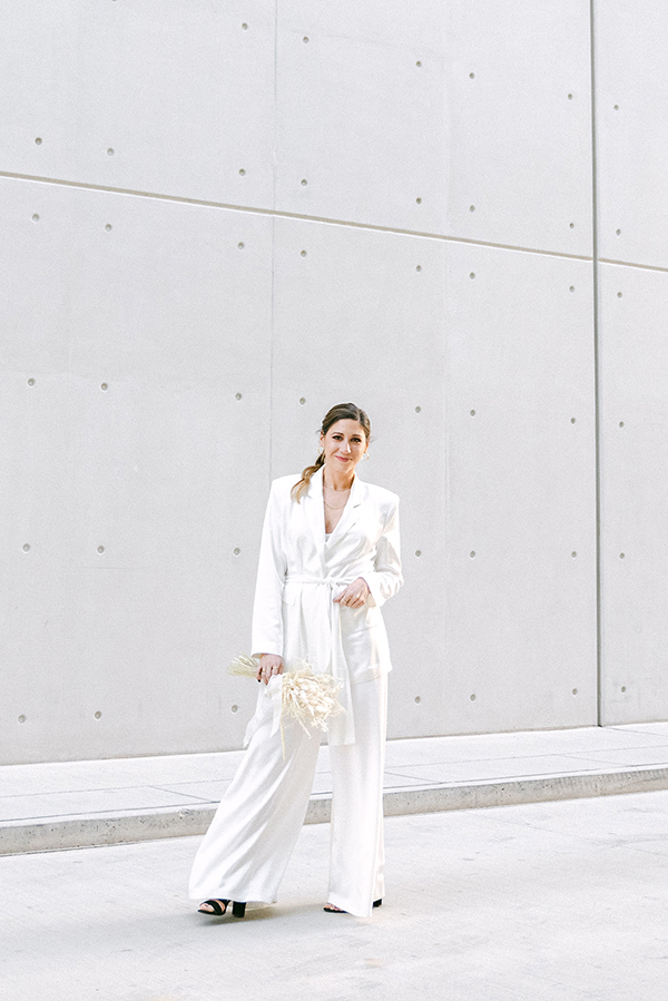 Λευκό Νυφικό – Κοστούμι Για Μια Εναλλακτική Εμφάνιση