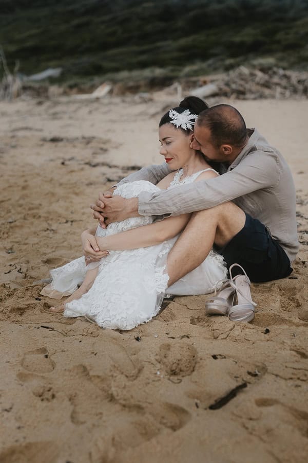 Υπέροχο λευκό headpiece για μια ρομαντική νυφική εμφάνιση