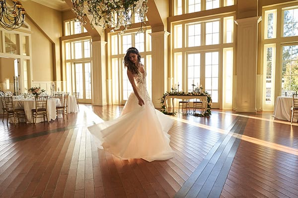 Ονειρικά νυφικά φορέματα από Justin Alexander για τη νύφη που θέλει να ξεχωρίσει