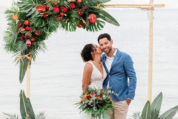 Υπέροχος beach wedding στη Λευκάδα με τροπική διακόσμηση │ Katia & Joshua