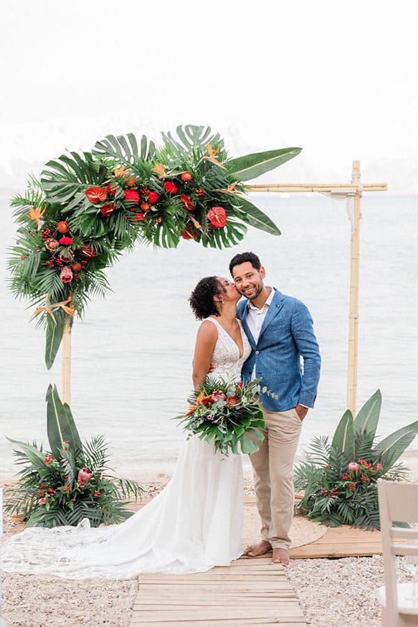 lovely-tropical-themed-wedding-lefkada-island_09