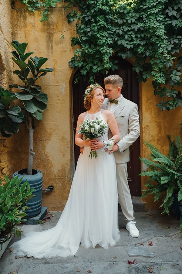 pretty-summer-wedding-rhodes-olive-white-florals_05