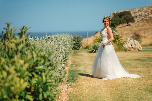 pretty-summer-wedding-rhodes-olive-white-florals_20