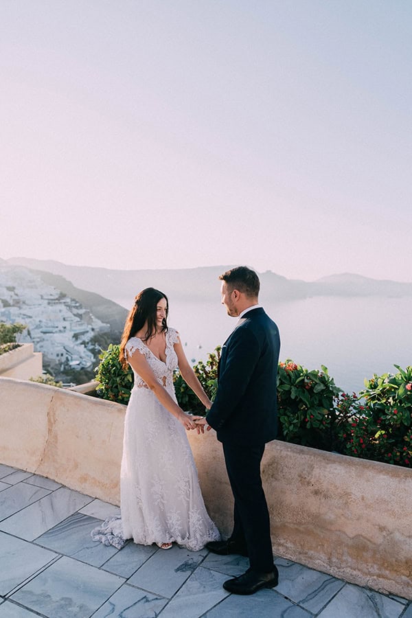 romantic-next-day-shoot-lovely-backdrops-santorini-island_01x