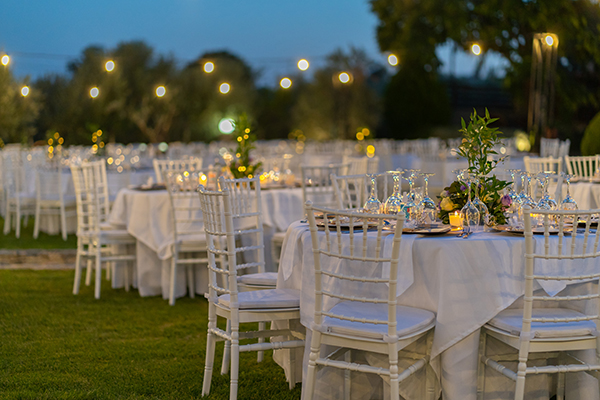 romantic-outdoor-wedding-decoration-ideas-candles-flowers_04