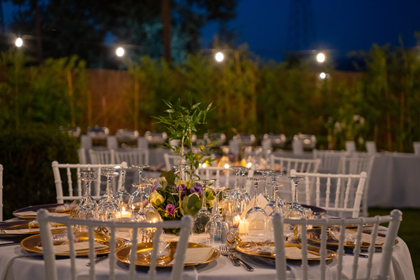 romantic-outdoor-wedding-decoration-ideas-candles-flowers_07