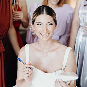 Ρομαντικός γάμος στο Βόλο με λευκά λουλούδια │ Ηρώ & Γιώργος