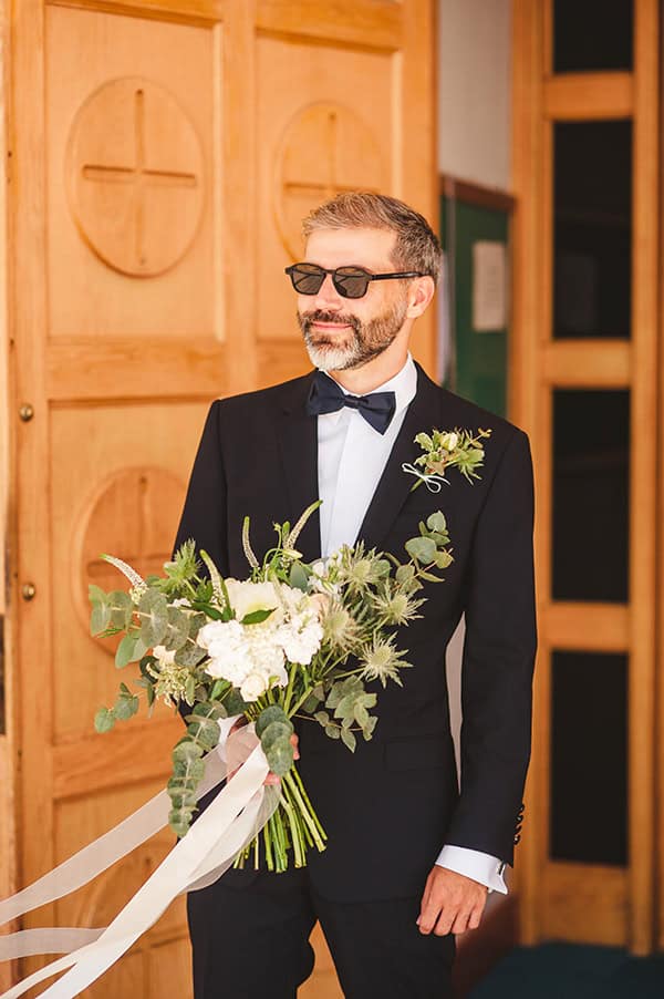 rustic-fall-wedding-cyprus-white-florals_06