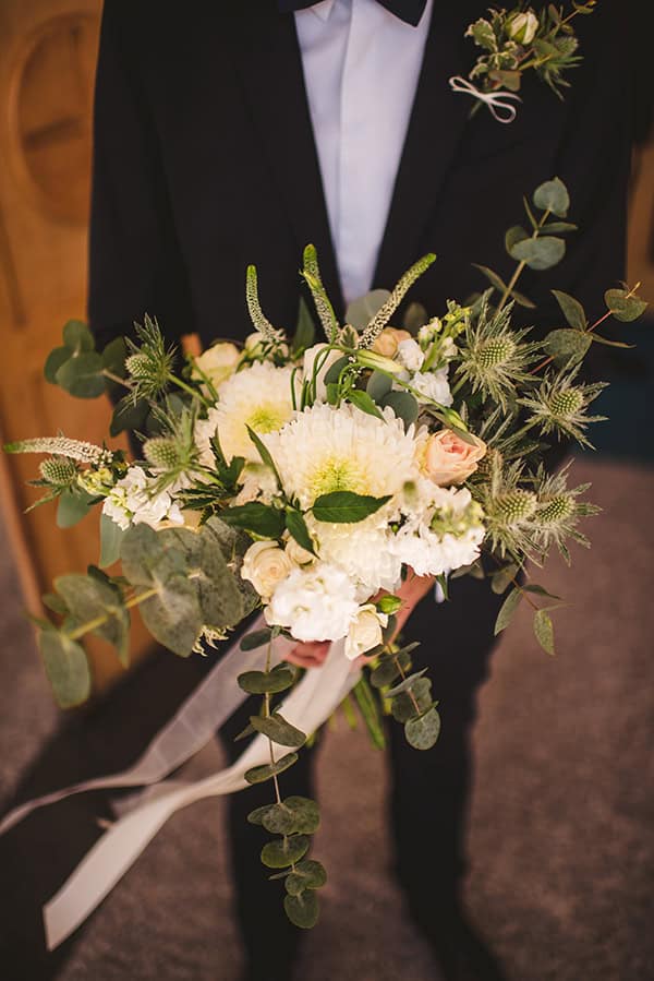 rustic-fall-wedding-cyprus-white-florals_06z