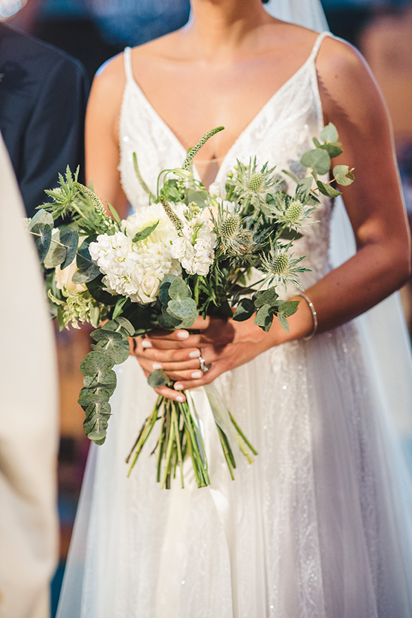 rustic-fall-wedding-cyprus-white-florals_09
