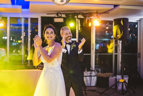 rustic-fall-wedding-cyprus-white-florals_21x