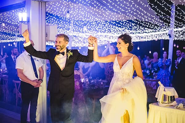 rustic-fall-wedding-cyprus-white-florals_24x