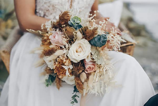 Εντυπωσιακή νυφική ανθοδέσμη από dried flowers Εντυπωσιακή νυφική ανθοδέσμη από dried flowers