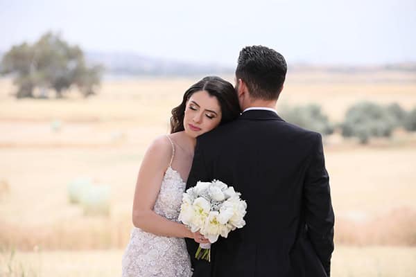 stunning-spring-wedding-nicosia-white-peonies_01