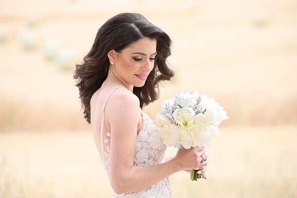 stunning-spring-wedding-nicosia-white-peonies_02