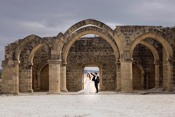 stunning-spring-wedding-nicosia-white-peonies_02x