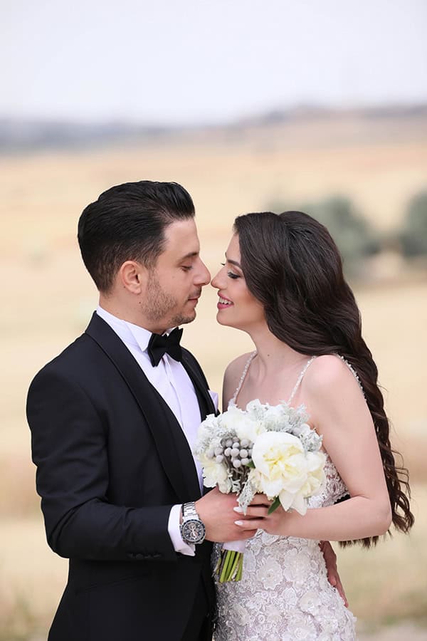 stunning-spring-wedding-nicosia-white-peonies_03