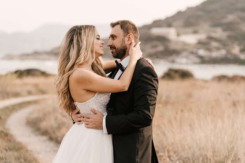 Stylish καλοκαιρινός γάμος στην Αθήνα με λευκές ορτανσίες και τριαντάφυλλα │ Αθηνά & Ντάνος