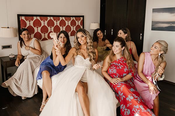 stylish-summer-wedding-athens-white-hydrangeas-roses_09x