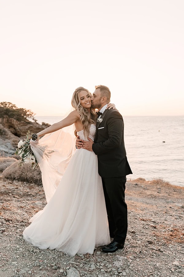 stylish-summer-wedding-athens-white-hydrangeas-roses_24