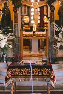 Ιδιαίτερος στολισμός λαμπάδας με ανεμώνες