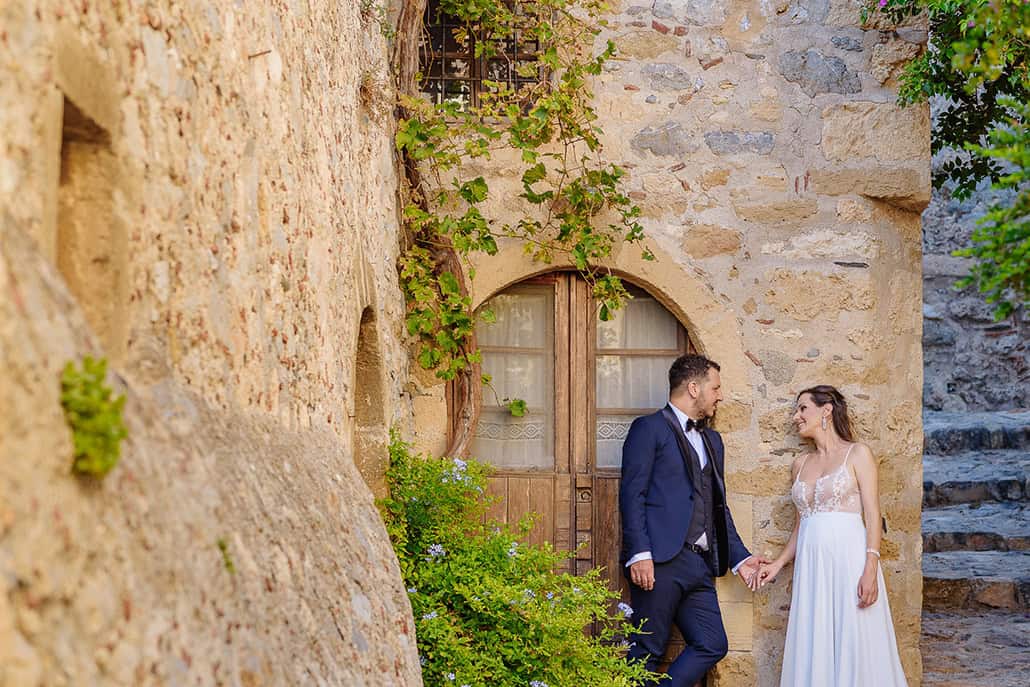 Όμορφη next day φωτογράφιση στην Μονεμβασία με υπέροχα backdrops │ Άννα & Βαλάντης