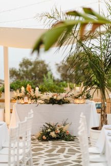 Boho στολισμός γαμήλιου τραπεζιού σε παστέλ αποχρώσεις