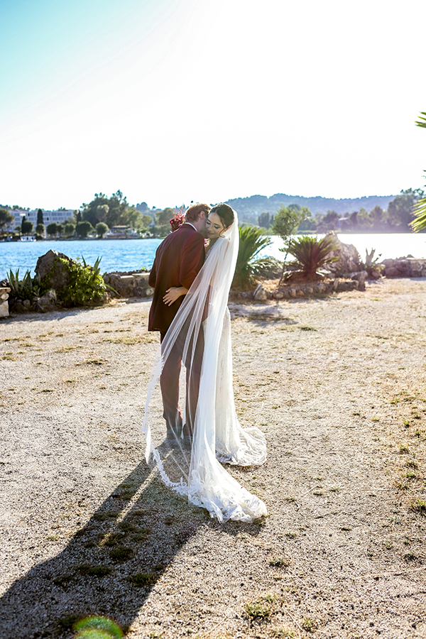 impressive-rustic-wedding-corfu-marsala-hues_32