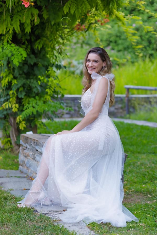 lovely-summer-wedding-athnes-florals-white-yellow-hues_03