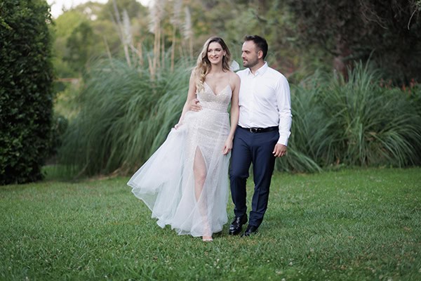 lovely-summer-wedding-athnes-florals-white-yellow-hues_03x