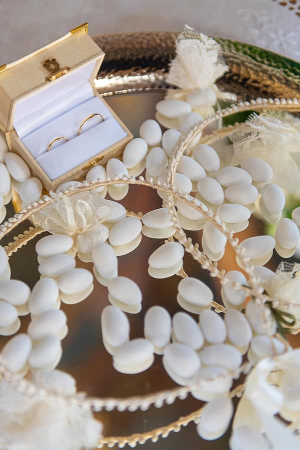 lovely-summer-wedding-athnes-florals-white-yellow-hues_10x