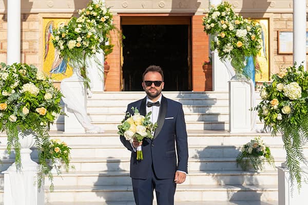 lovely-summer-wedding-athnes-florals-white-yellow-hues_19
